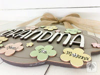 Grandma / Great Grandma Plaque with Personalized Flowers with Grandkids Names