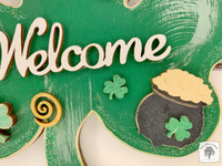 Welcome on E Shamrock with Accent Shapes